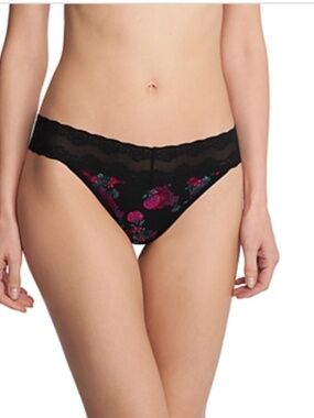 Natori Bliss Perfection One-Size Thong NWT.
